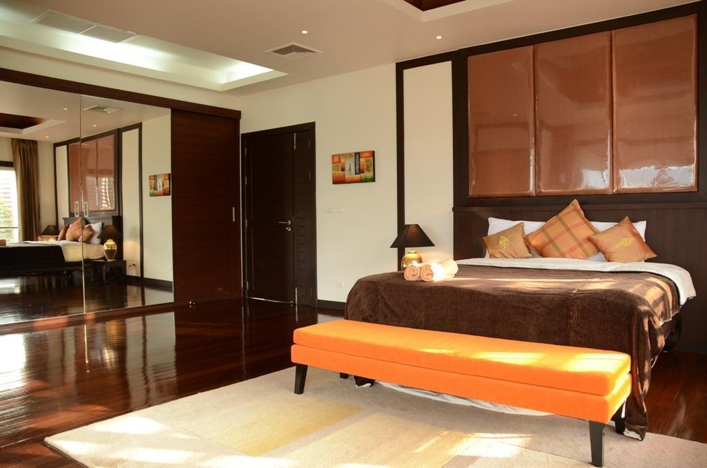 Aw One Patong Villa Экстерьер фото